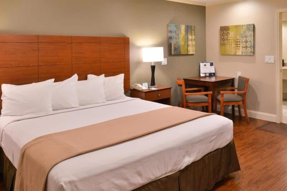 Iron/ironing board, free WiFi, bed sheets