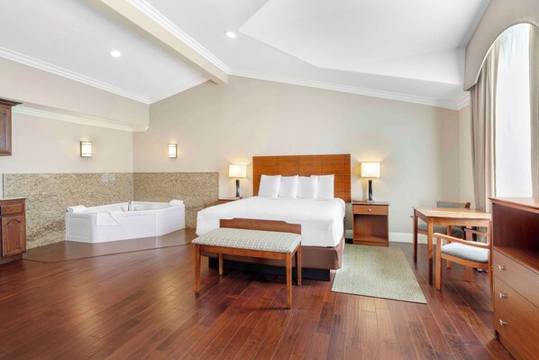 Suite, 1 King Bed, Non Smoking, Jetted Tub | Iron/ironing board, free WiFi, bed sheets - Best Western Oxnard Inn (Oxnard)