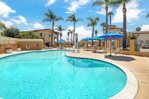Outdoor pool - Best Western Oxnard Inn (Oxnard)