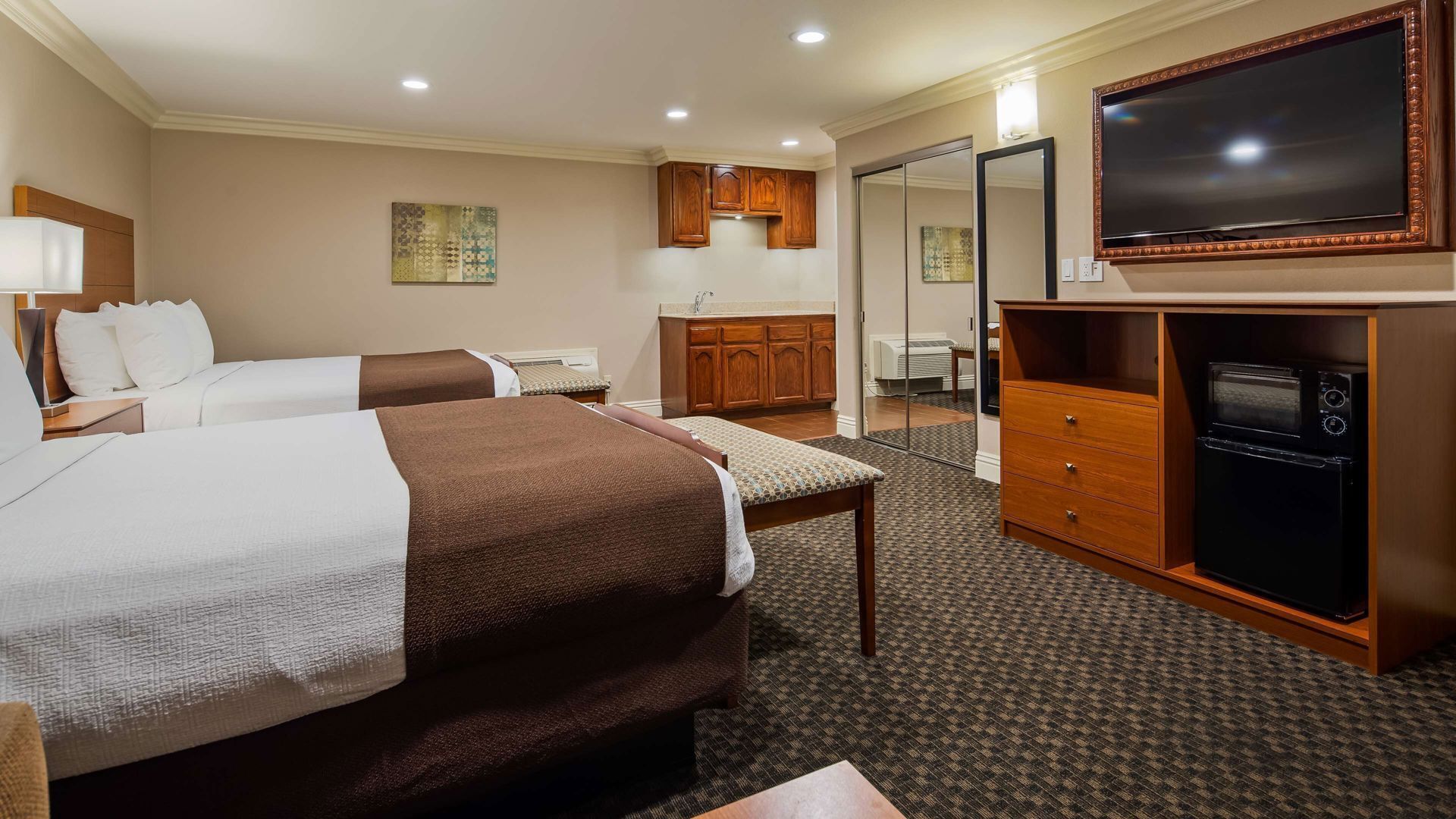 Iron/ironing board, free WiFi, bed sheets