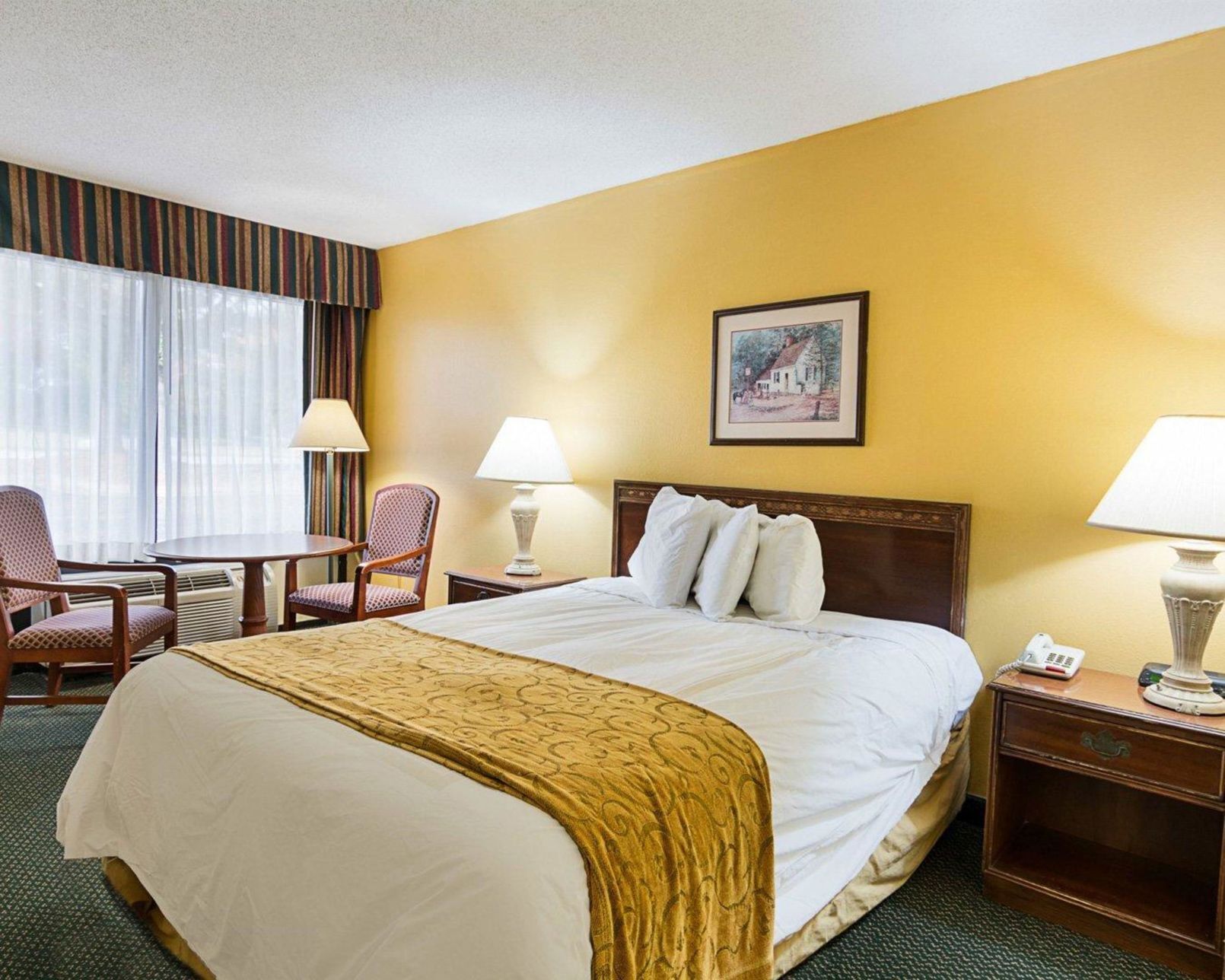 Premium bedding, in-room safe, desk, laptop workspace