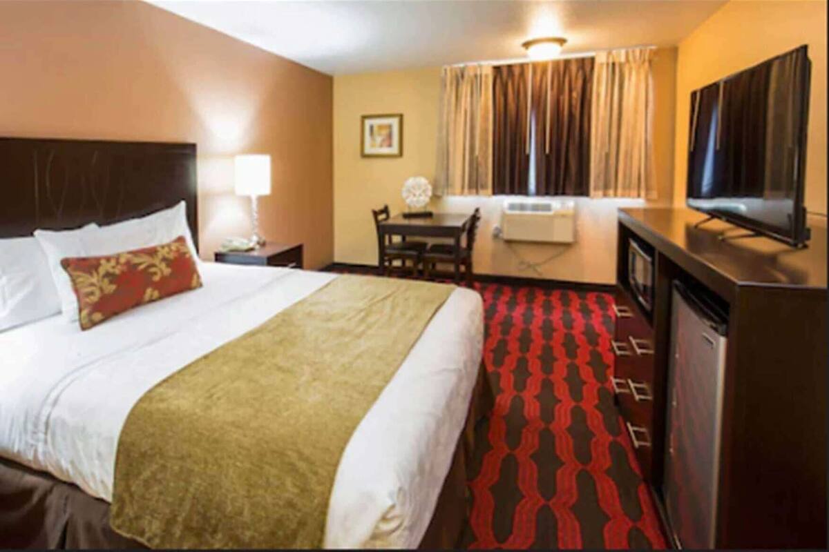 Pillowtop beds, rollaway beds, free WiFi, bed sheets