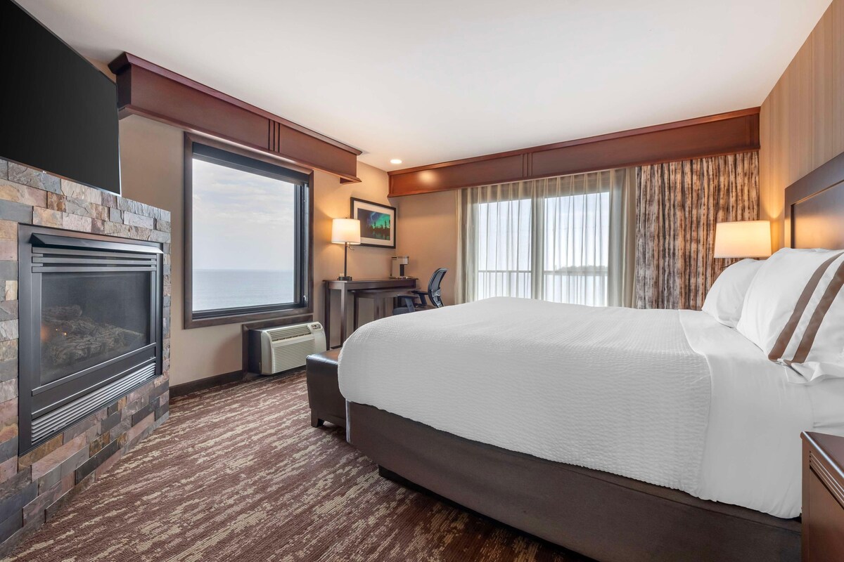 WiFi (free), alarm clocks