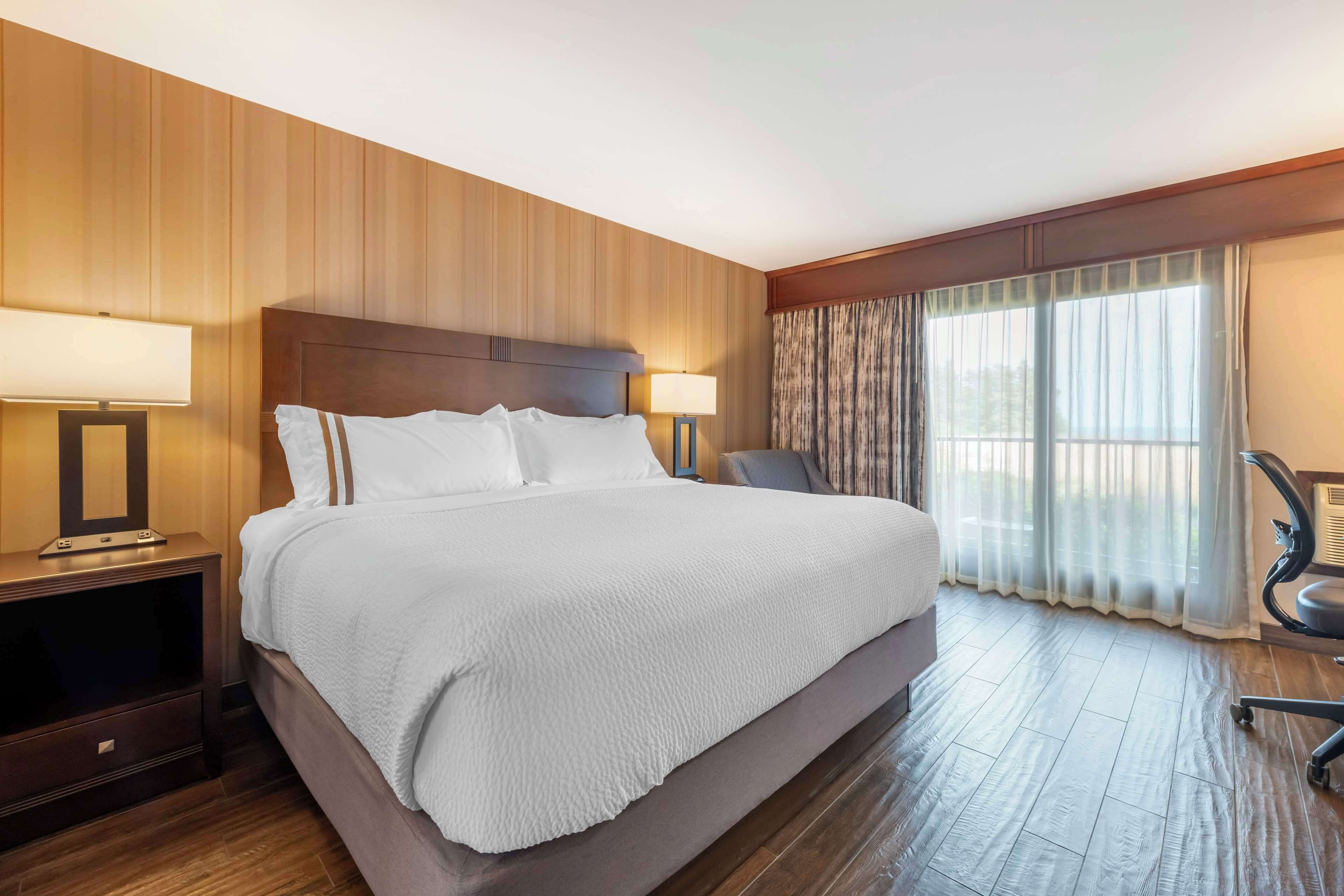 WiFi (free), alarm clocks