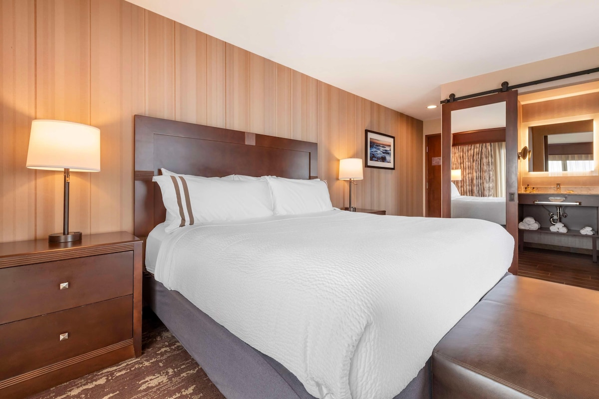 WiFi (free), alarm clocks