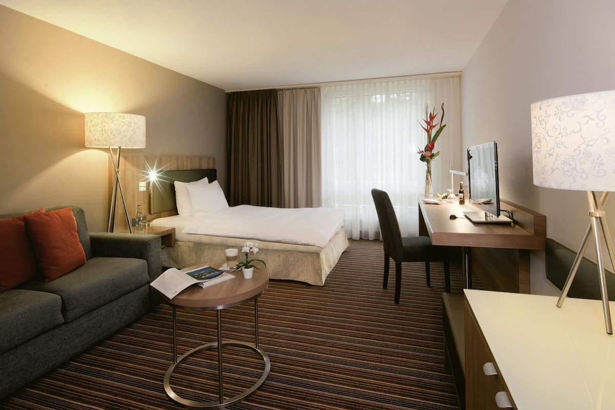 Superior-Zimmer, 1 Queen-Bett | Allergikerbettwaren, Minibar, Zimmersafe, Schreibtisch