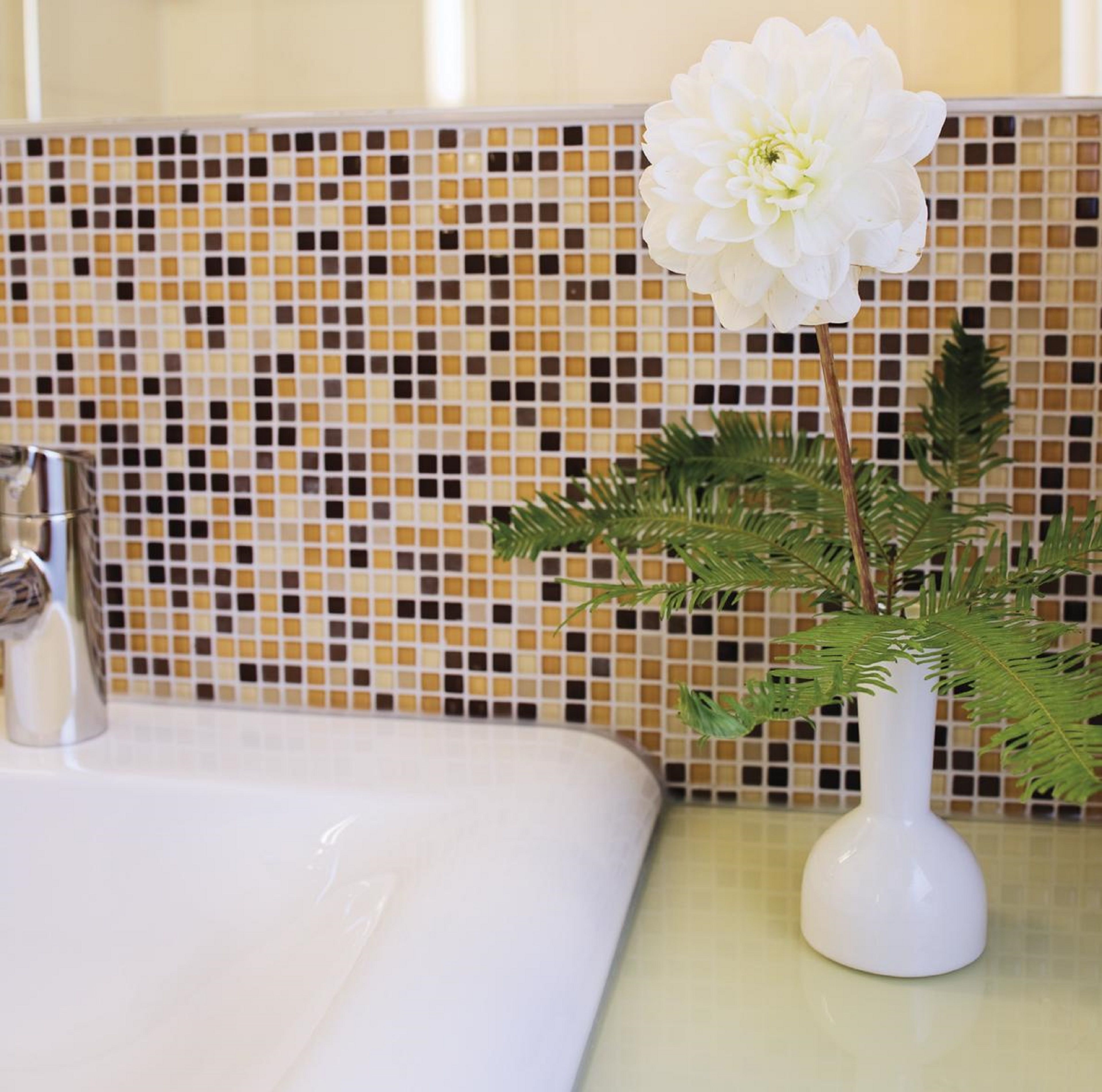 combined shower/bathtub, eco-friendly toiletries, hair dryer, towels