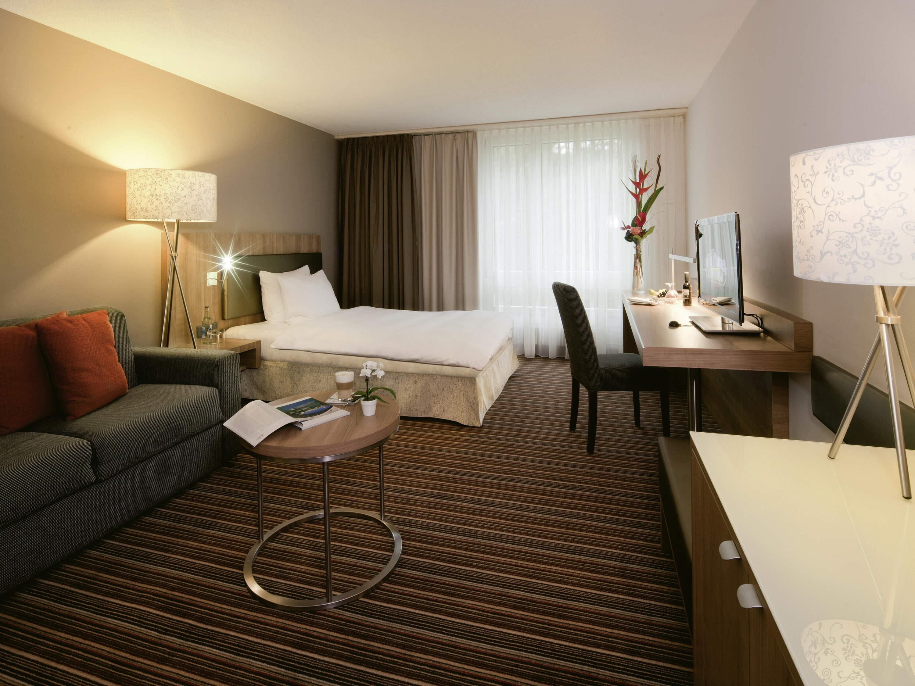 Habitación superior, 1 cama Queen size | Ropa de cama hipoalergénica y minibar 