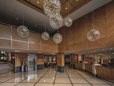 Reception. Mövenpick Hotel Zürich Regensdorf