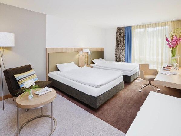 Hypo-allergenic bedding, minibar, in-room safe, desk - Mövenpick Hotel Zürich Regensdorf (Regensdorf)