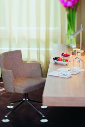 TV - Mövenpick Hotel Zürich Regensdorf (Regensdorf)