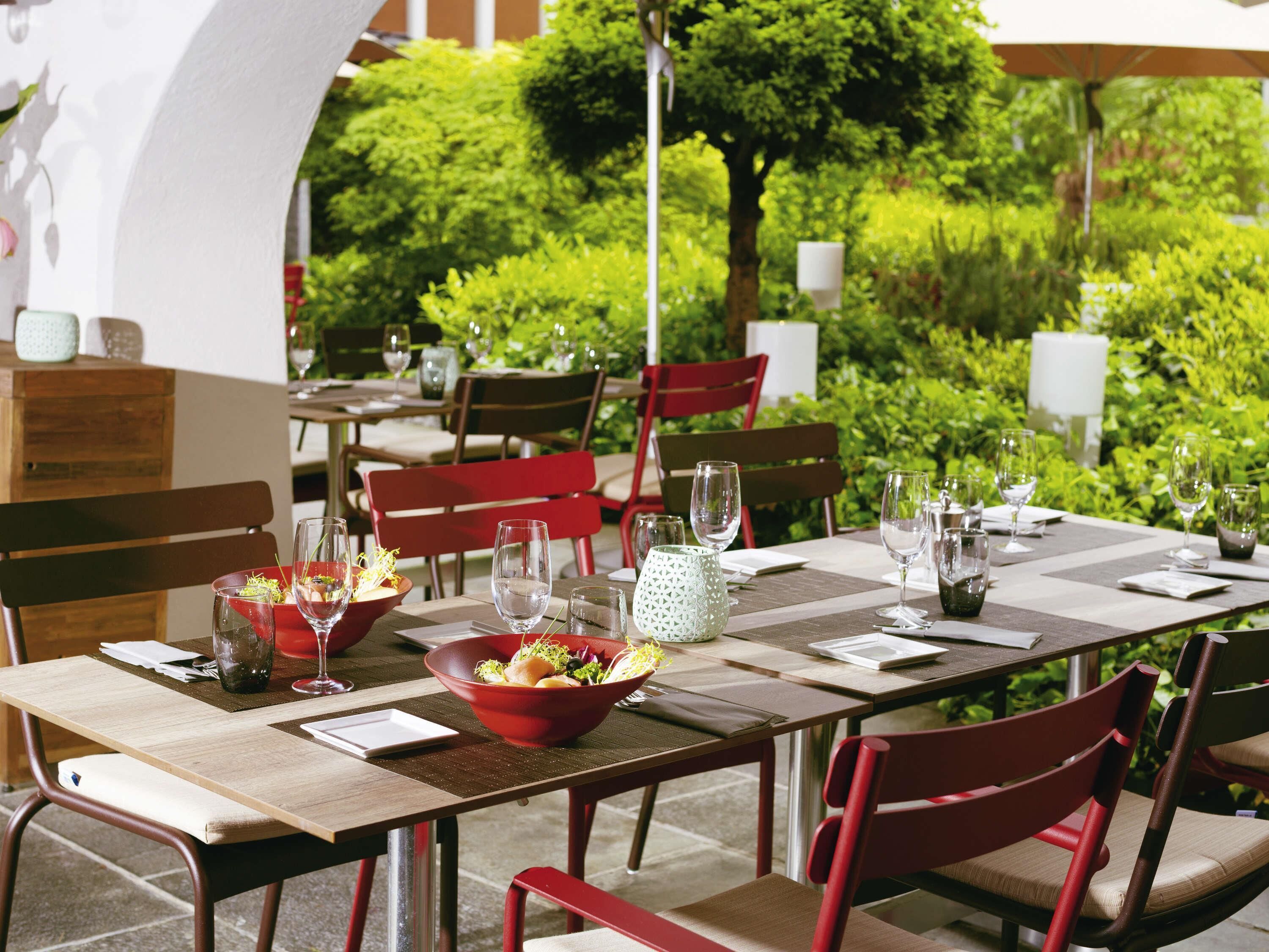 Déjeuner et dîner servis sur place