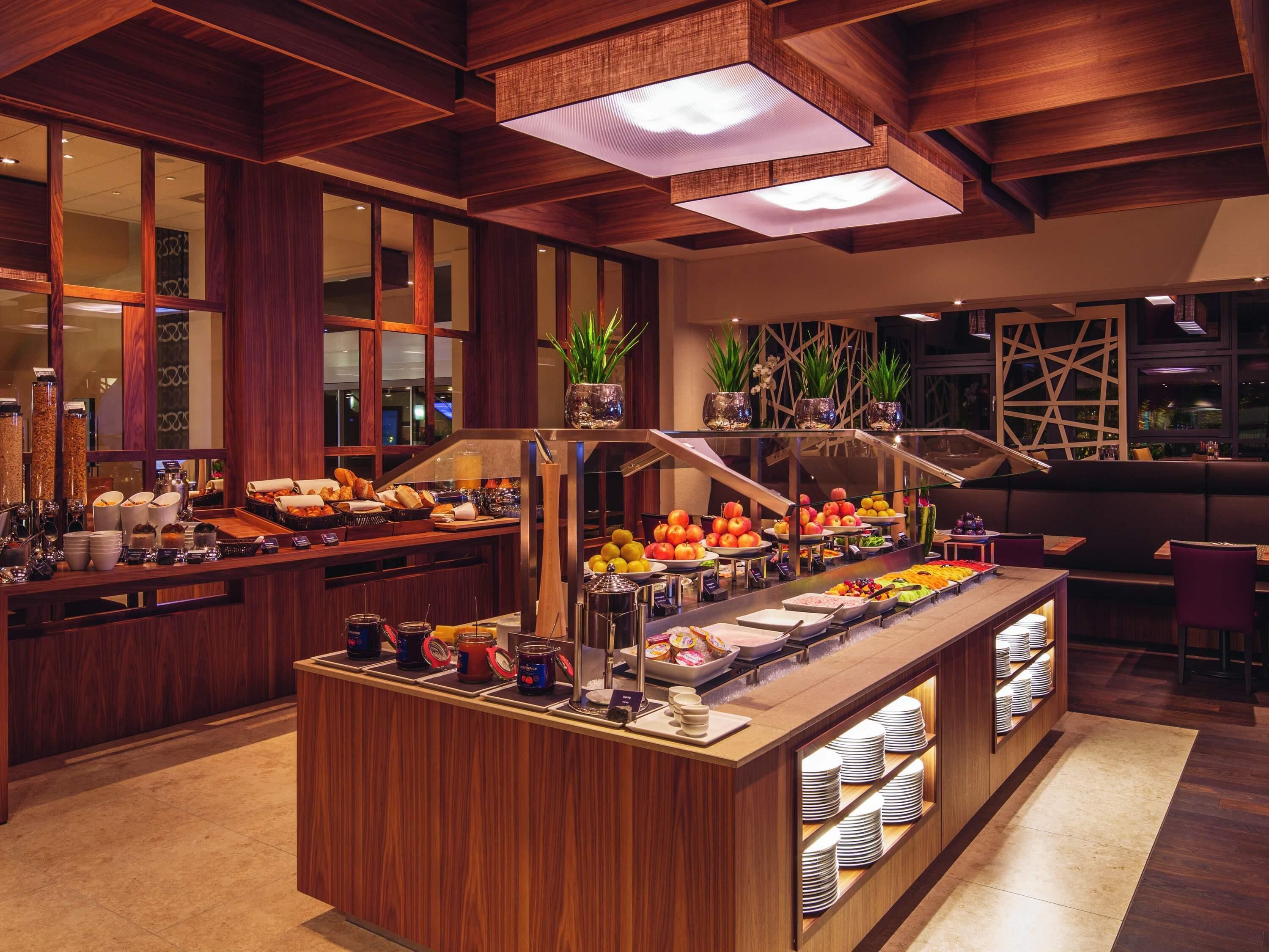 Bữa sáng buffet hàng ngày (28.00 CHF/mỗi người) 