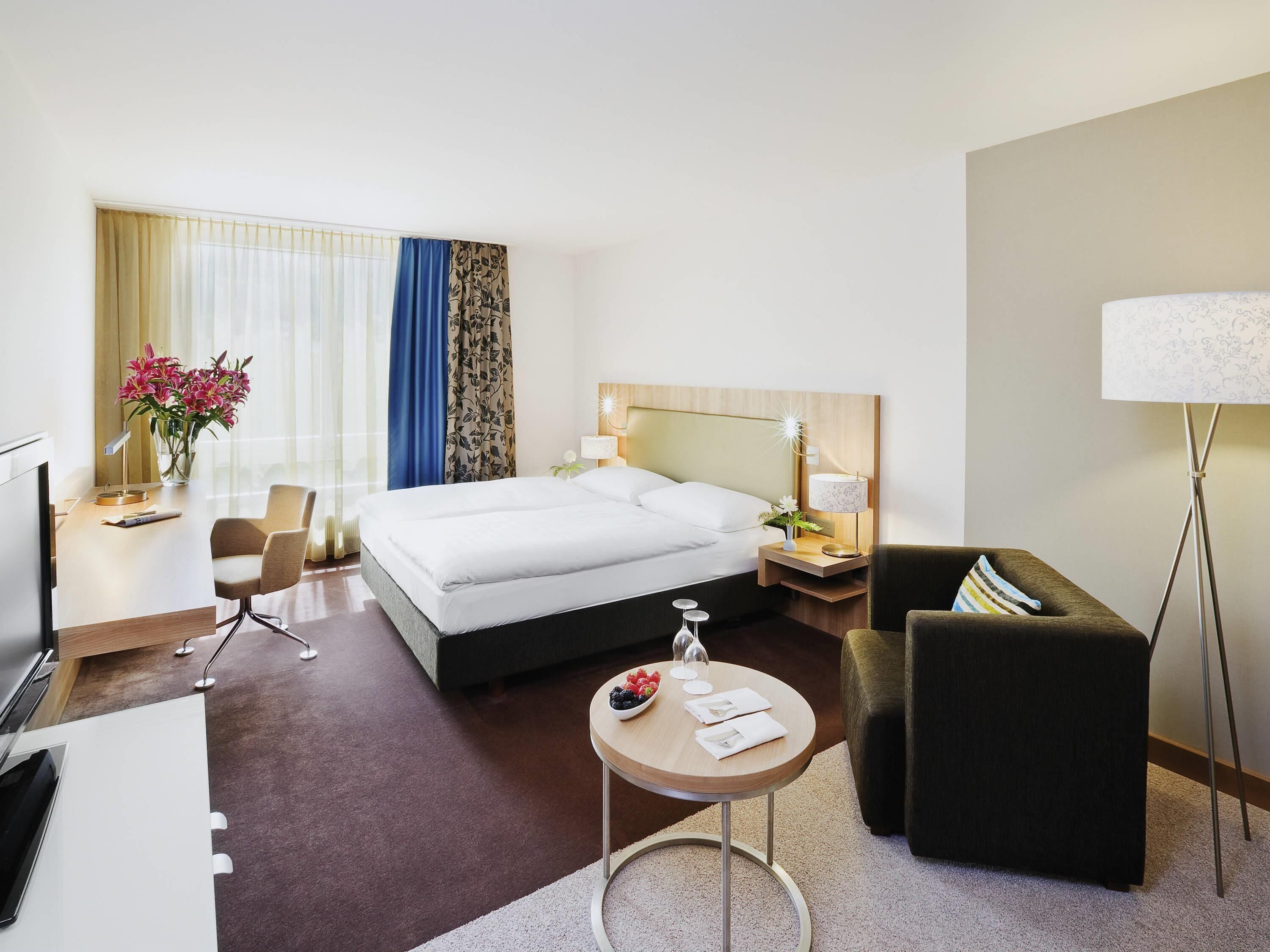 Hypo-allergenic bedding, minibar, in-room safe, desk