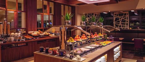 Se ofrece un desayuno bufé todos los días (por un coste adicional)