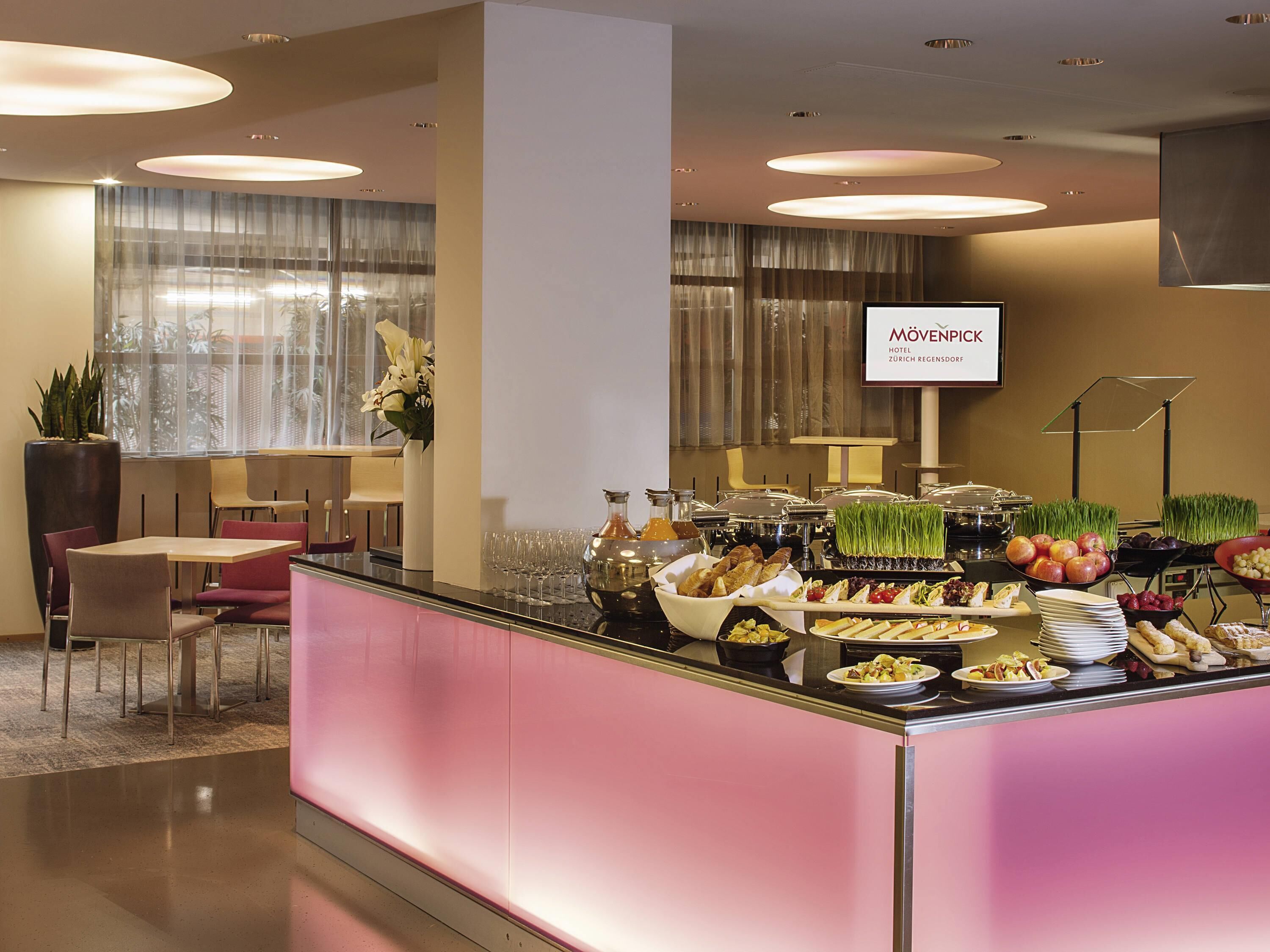Daily buffet breakfast (CHF 28.00 per person)