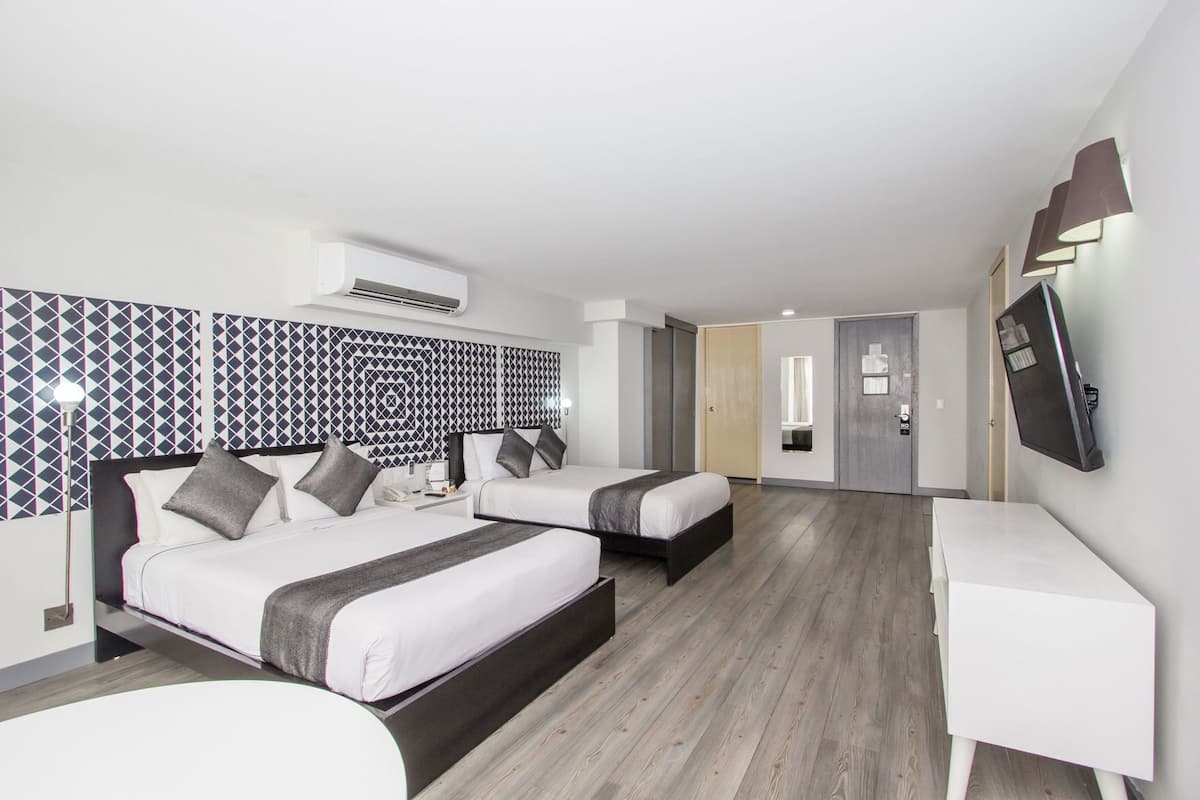 Premium bedding, in-room safe, laptop workspace, blackout curtains