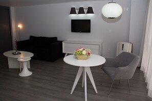 Habitación Deluxe, 2 camas dobles (Breakfast) | Ropa de cama de alta calidad y caja fuerte