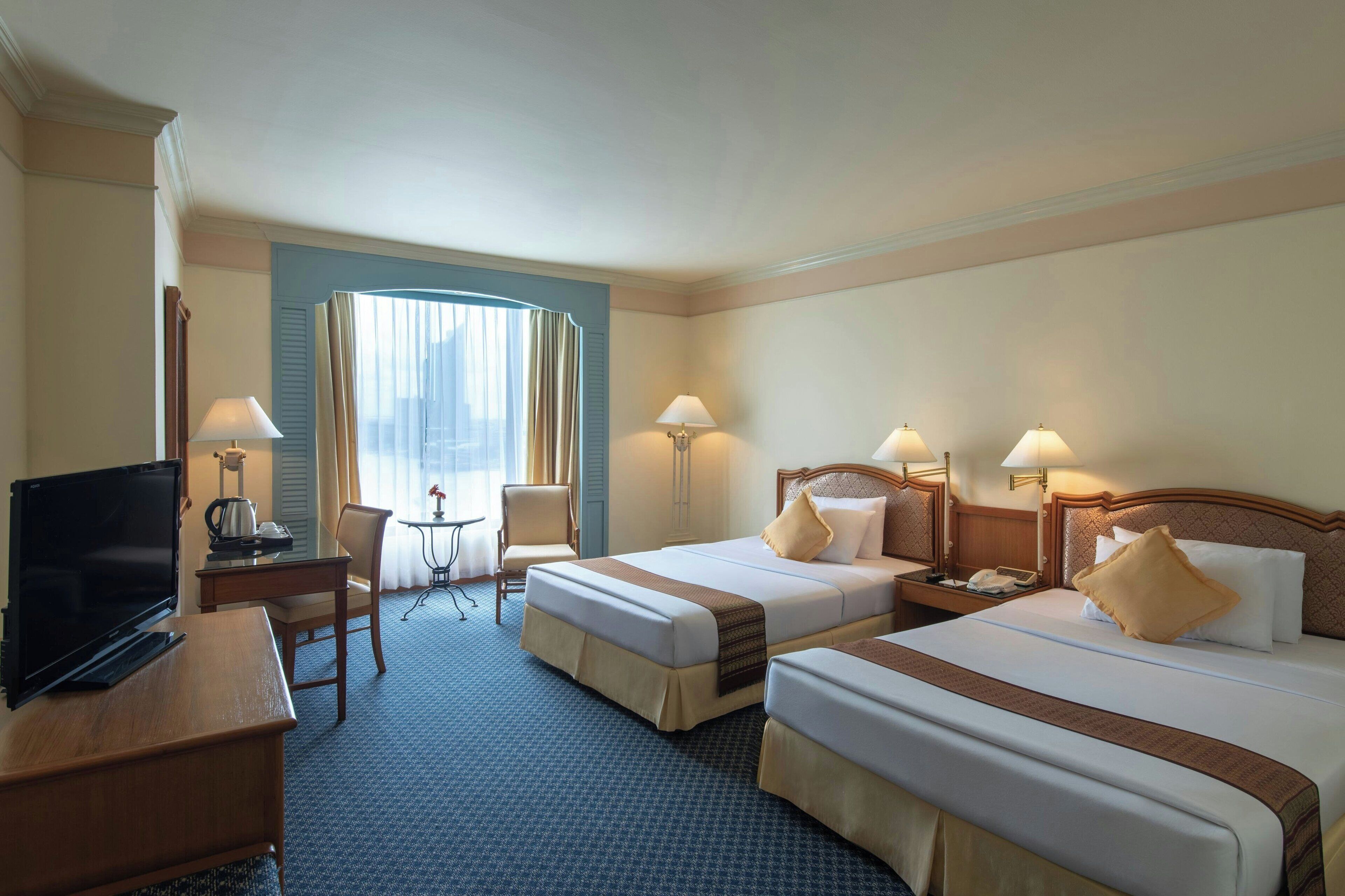 标准房, 2 张单人床, 河景 | 迷你吧、客房内保险箱、办公桌、遮光窗帘