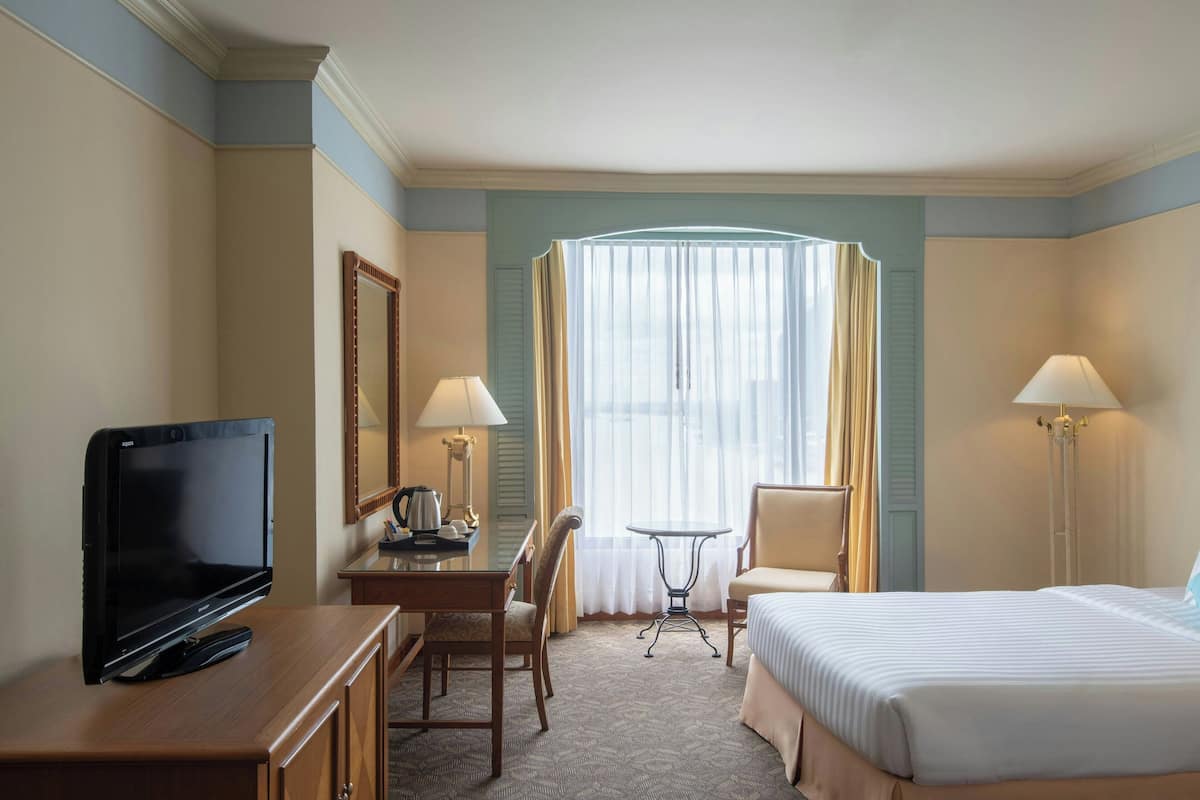 Premier Room, 2 Single Beds, River View | Minibar, in-room safe, desk, blackout curtains