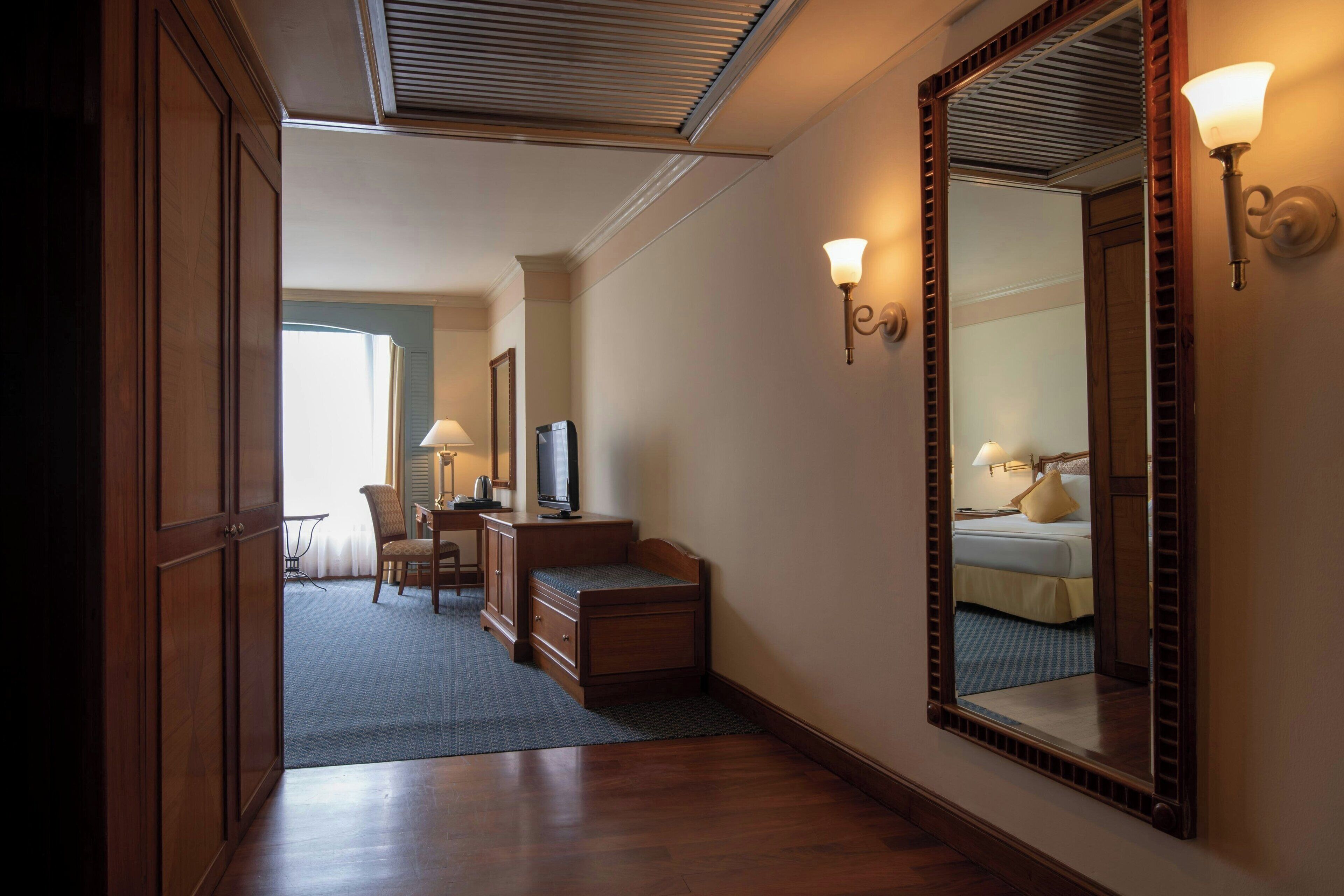 Deluxe Room, 1 King Bed, River View | Minibar, in-room safe, desk, laptop workspace