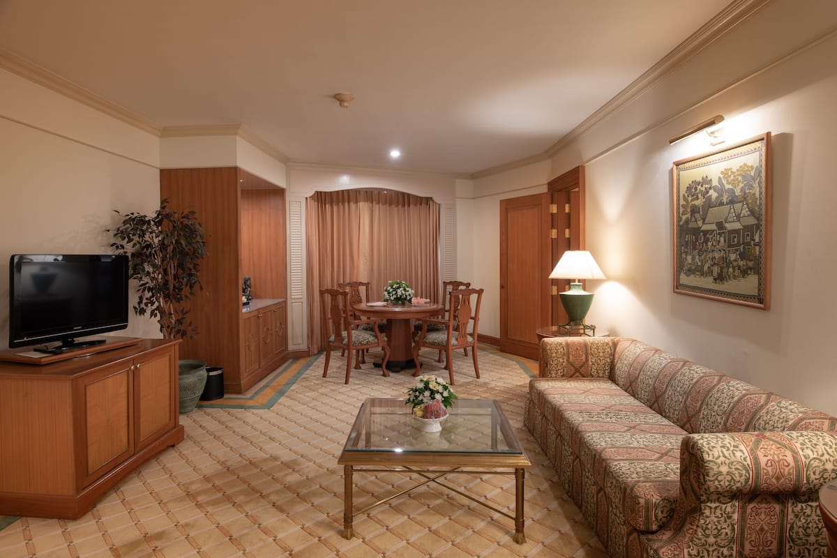 Queen Suite | 1 bilik tidur, bar mini, peti besi dalam bilik, meja
