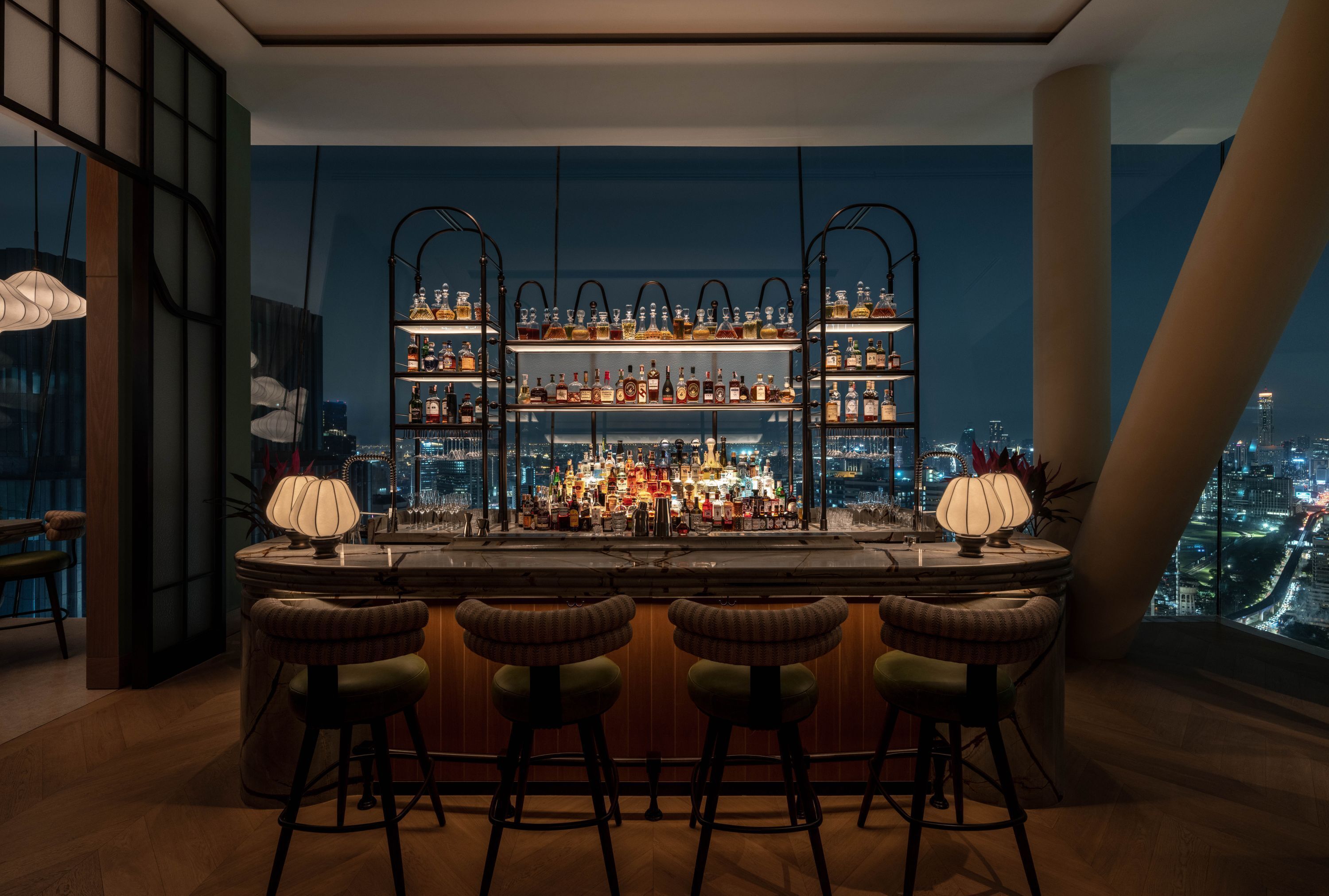 4 bars/lounges, rooftop bar