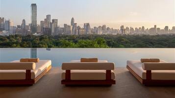 Kolam renang terbuka, kerusi lepak pantai