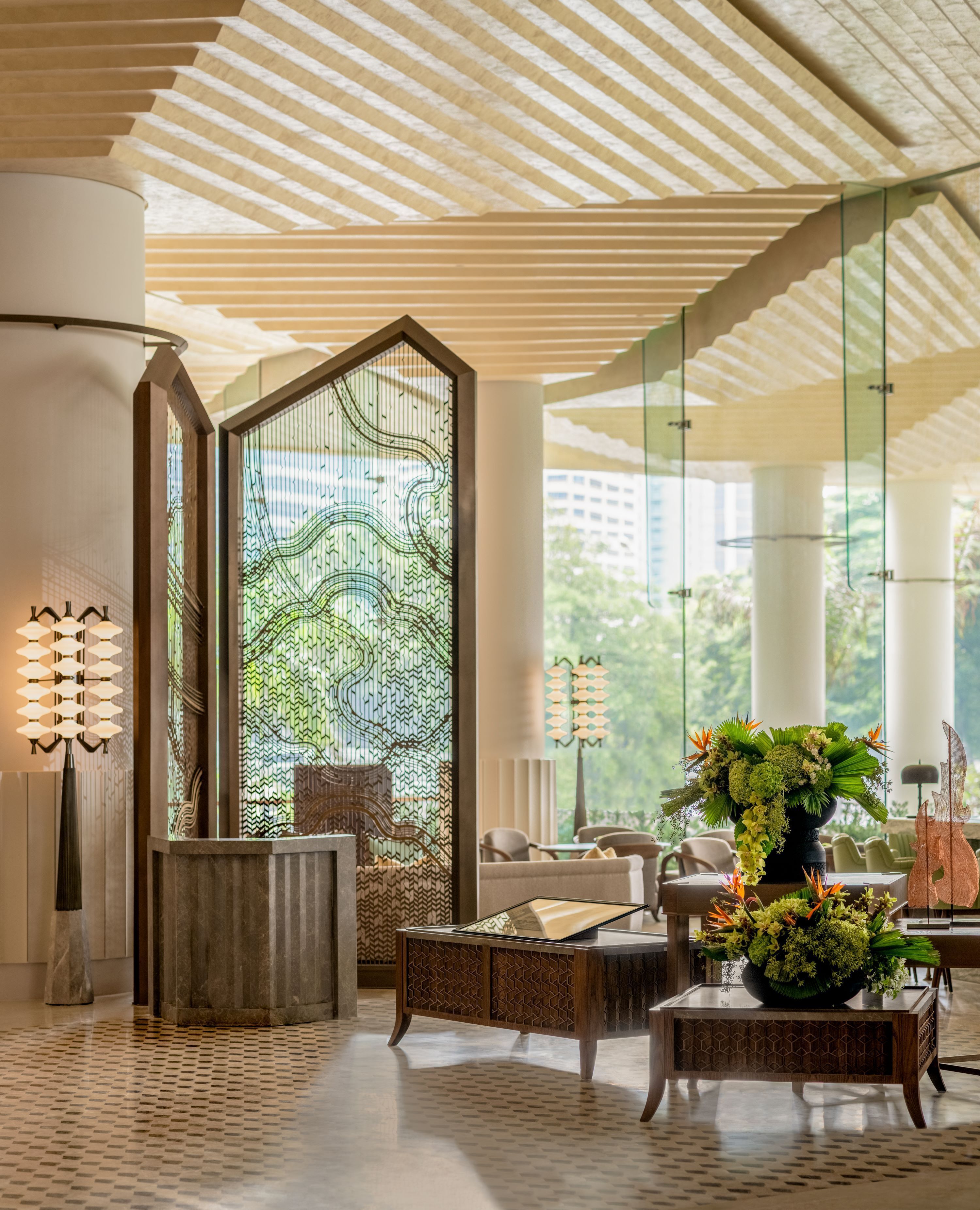 4 bars/lounges, rooftop bar