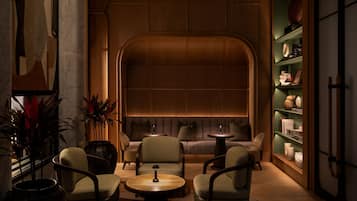 4 bars/lounges, rooftop bar