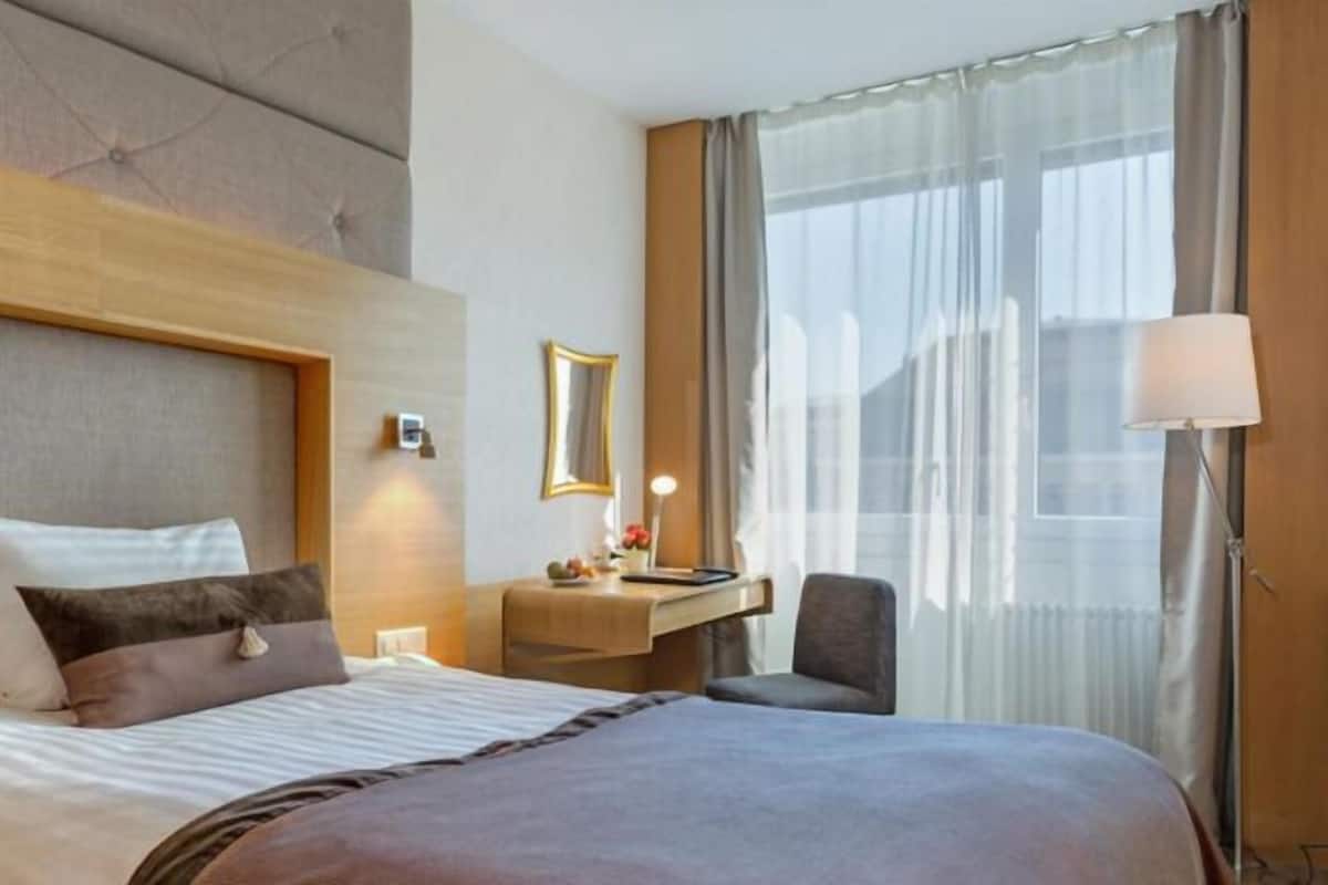 Minibar, coffres-forts dans les chambres, chambres insonorisées