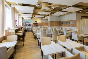 Daily buffet breakfast (CHF 25.00 per person)