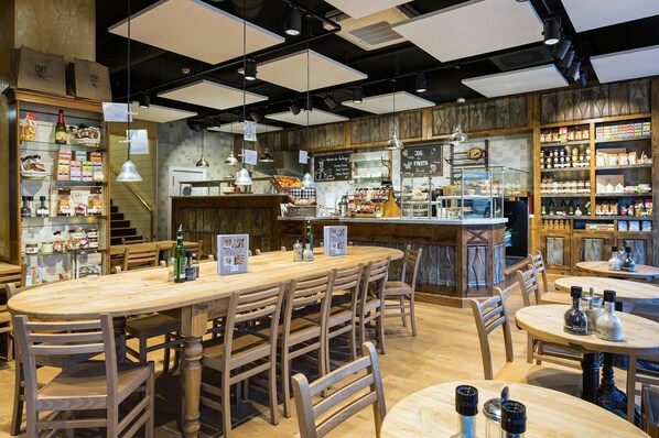 Lunch and dinner served, Italian cuisine - Hotel Continental (Lausanne)