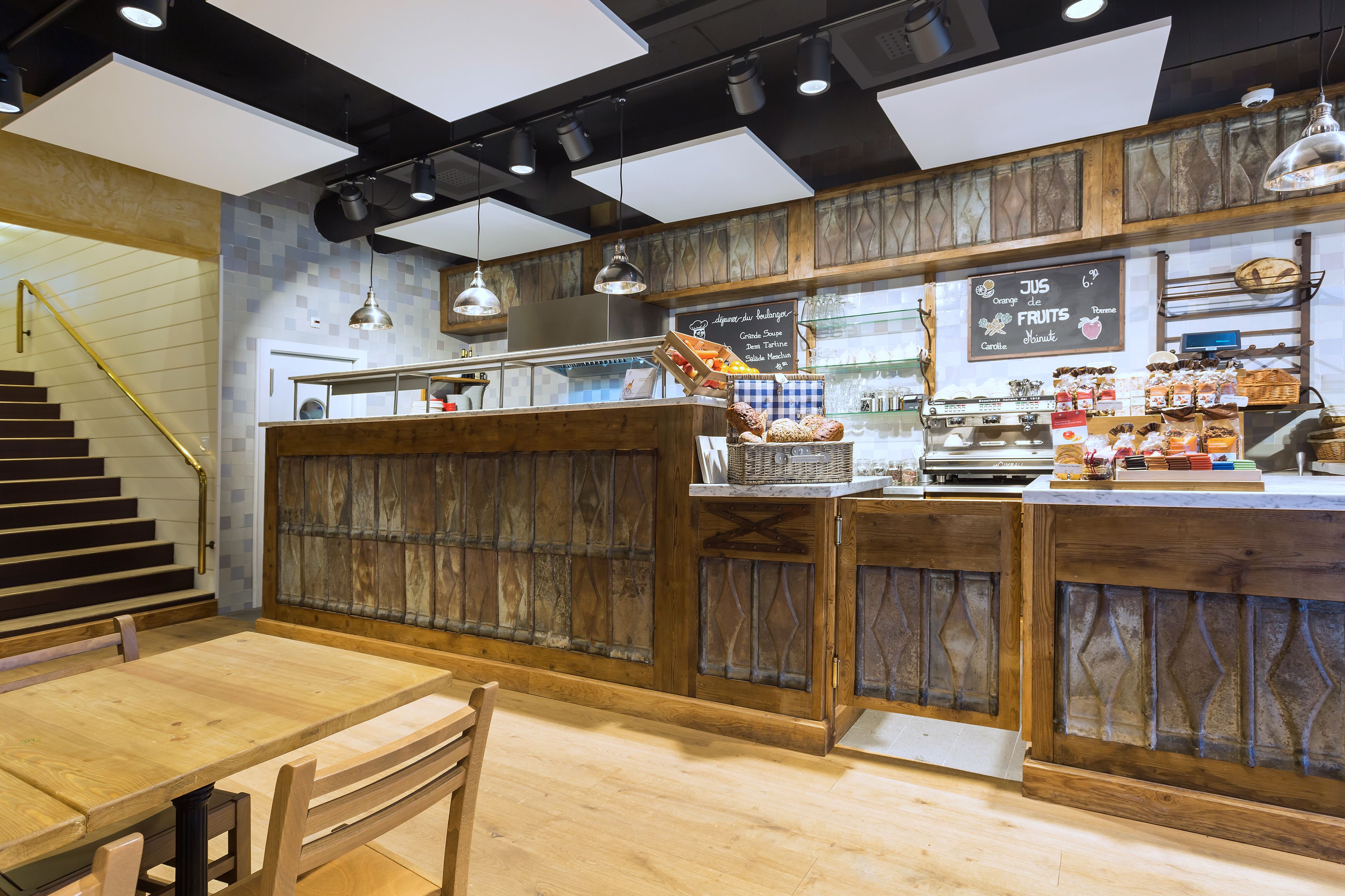 lunch and dinner served, italian cuisine