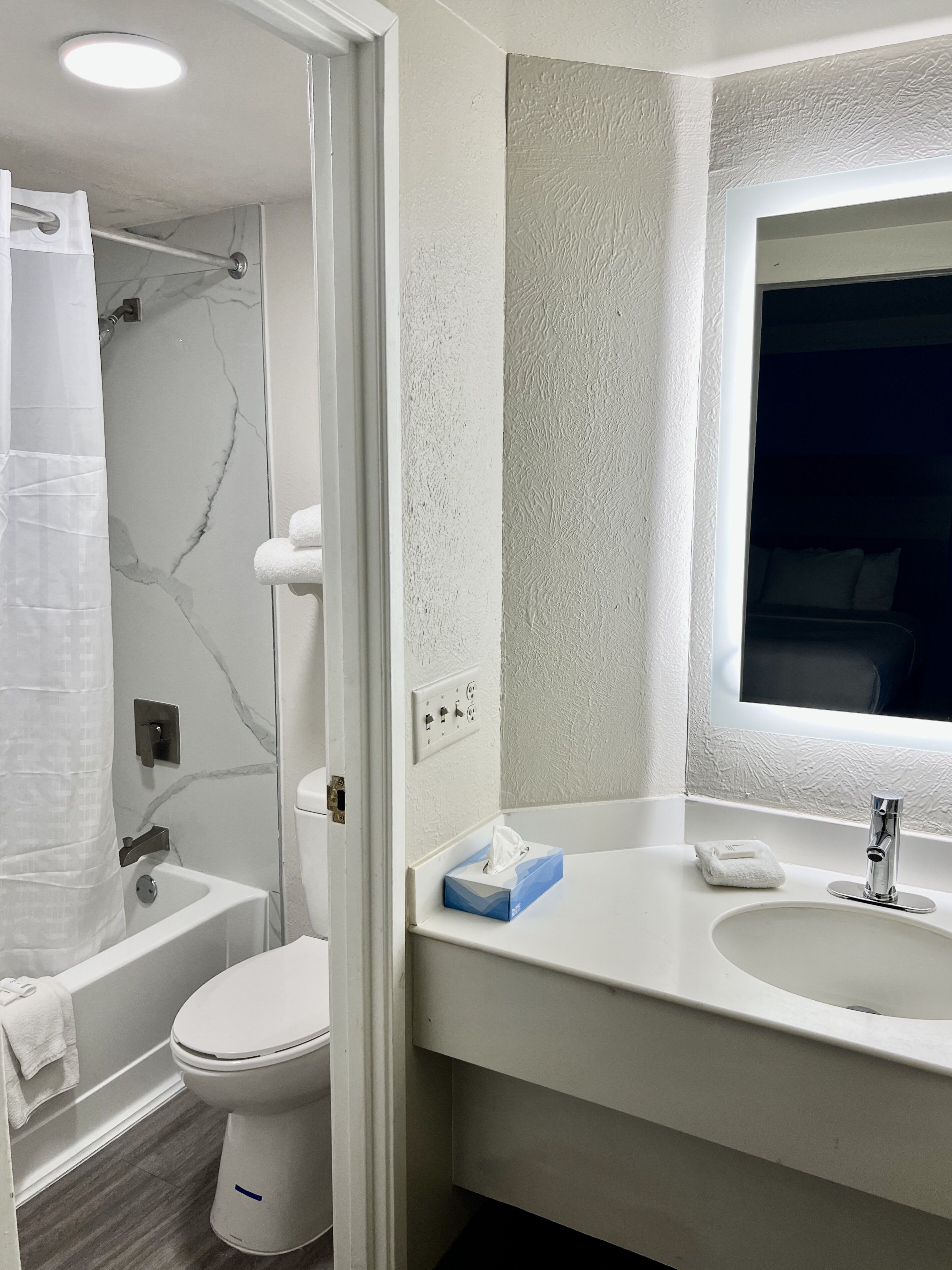 Bathtub, free toiletries, hair dryer, towels