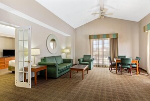 Premium bedding, desk, laptop workspace, iron/ironing board - La Quinta Inn by Wyndham Denver Northglenn (Northglenn)
