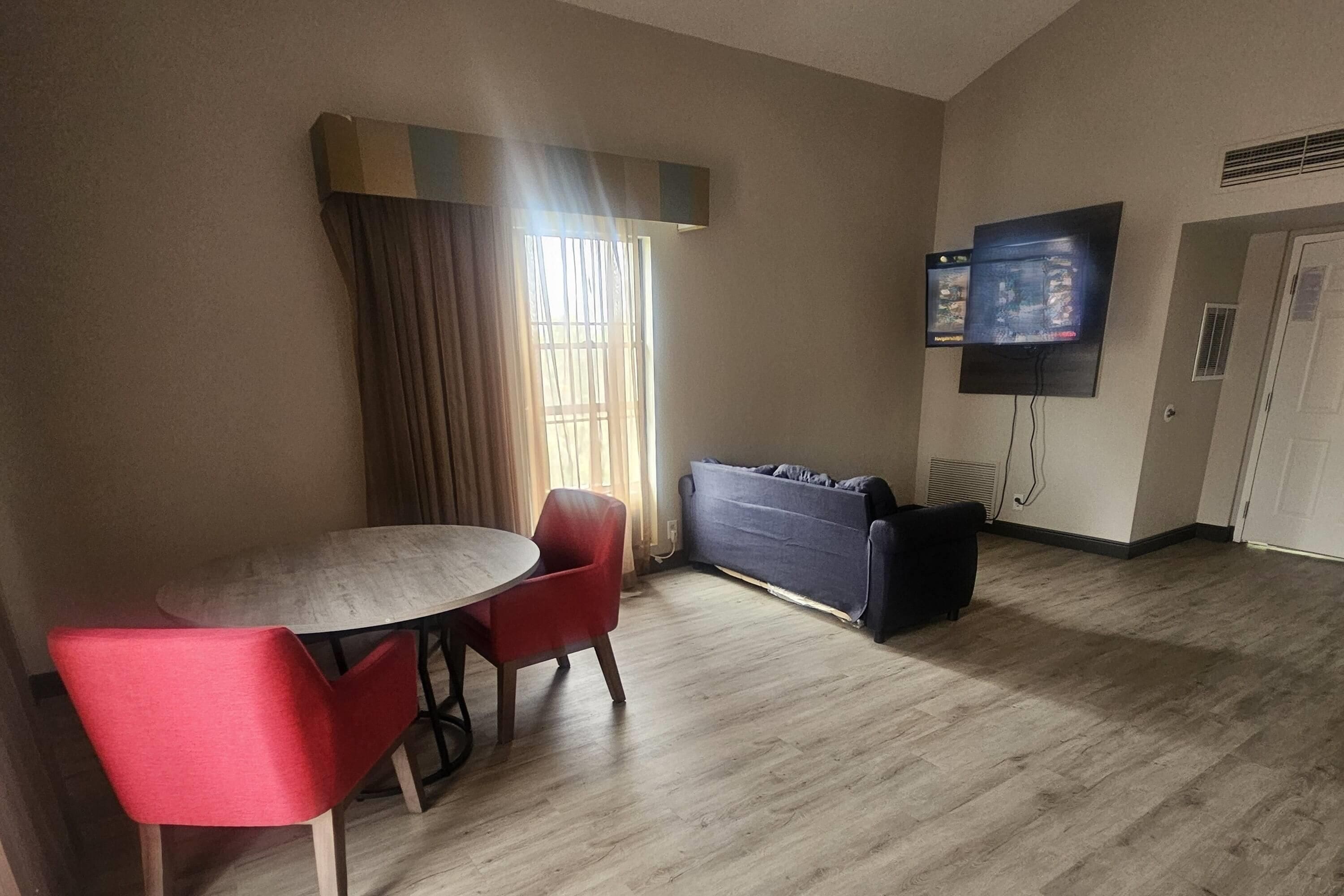 Deluxe Suite, 1 Bedroom, Non Smoking (1 King Bed) | Premium bedding, desk, laptop workspace, iron/ironing board