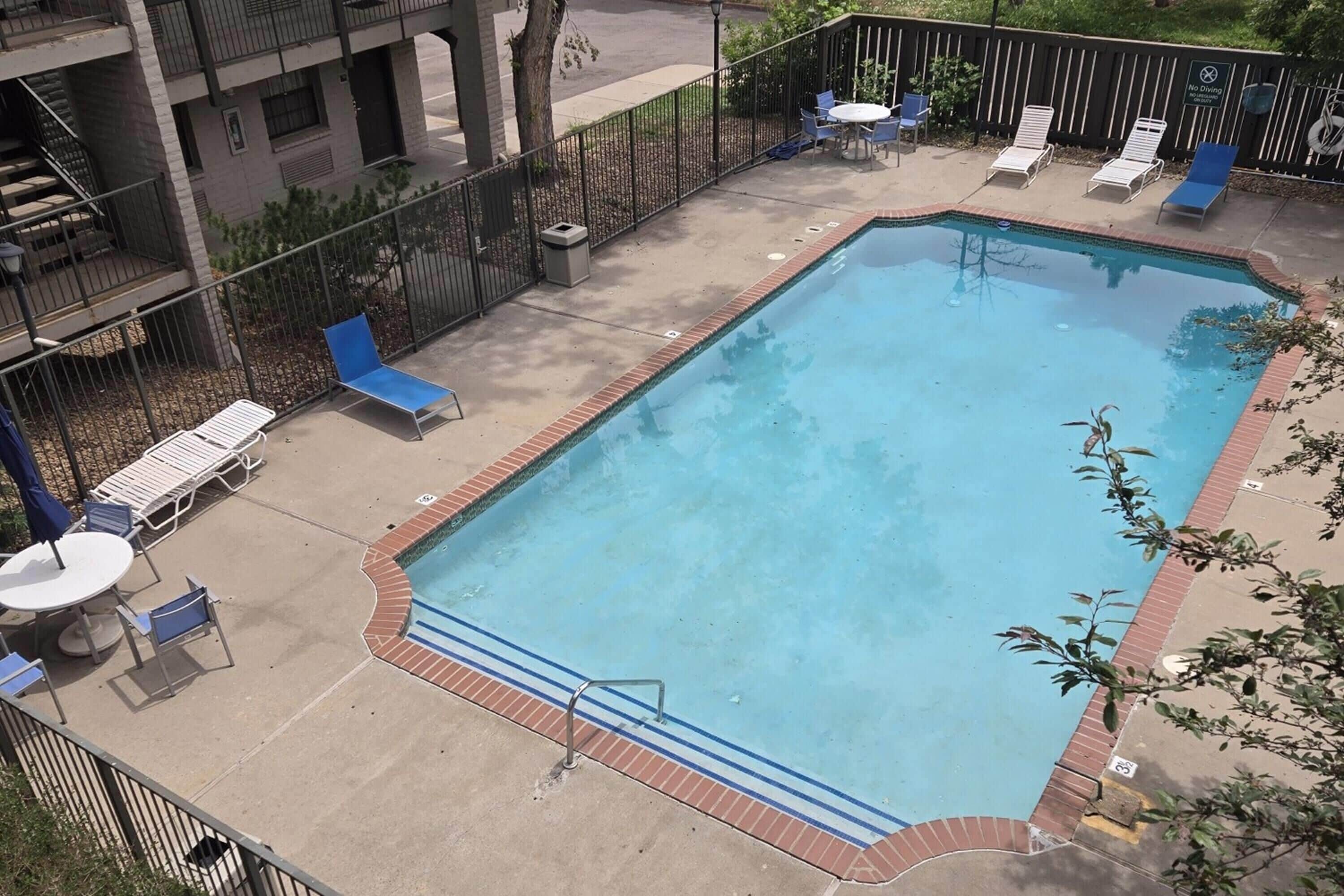 Seasonal outdoor pool, pool umbrellas, sun loungers