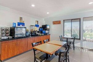 Desayuno continental incluido todos los días 