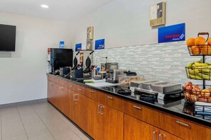 Tägliches inbegriffenes kontinentales Frühstück