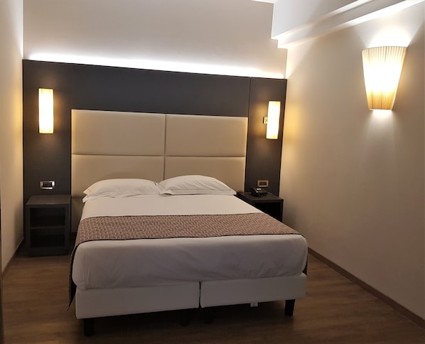 Sábanas de algodón egipcio, ropa de cama de alta calidad y minibar 