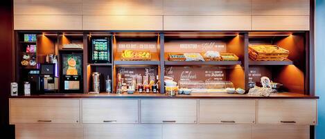 Café da manhã com buffet todos os dias (EUR 13.90 por pessoa)