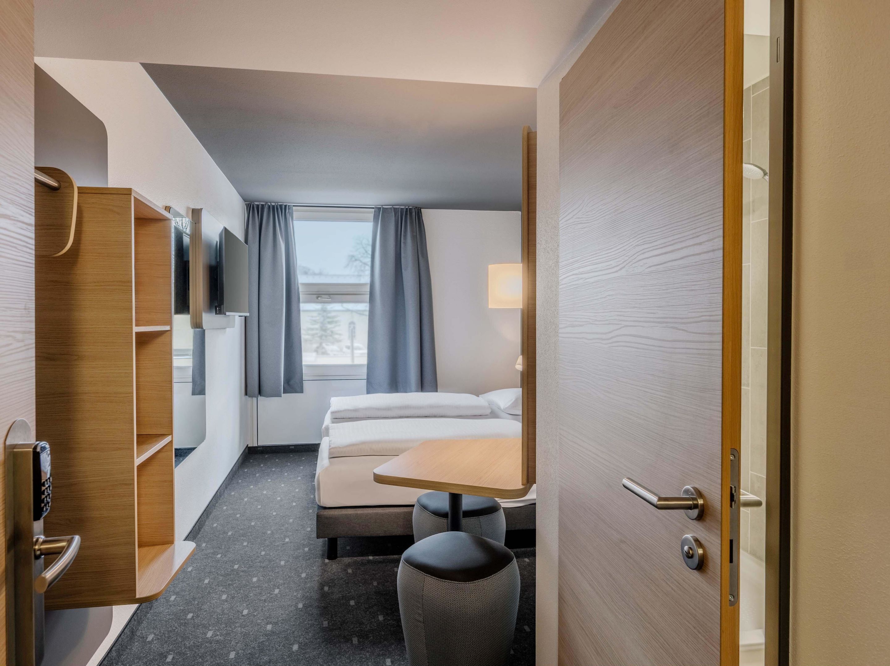 Twin Room | Desk, blackout curtains, soundproofing, free WiFi