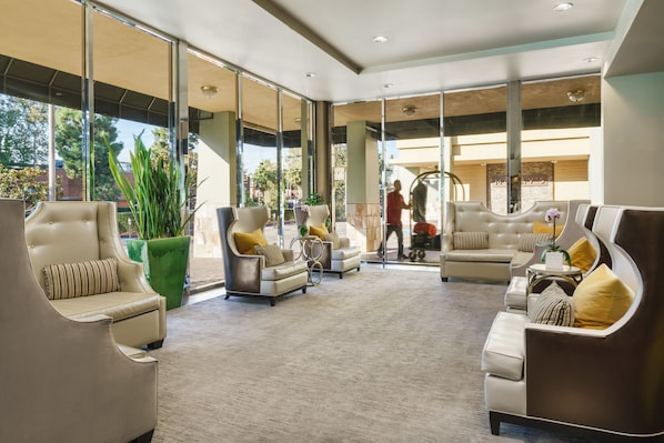 Coin salon dans le hall