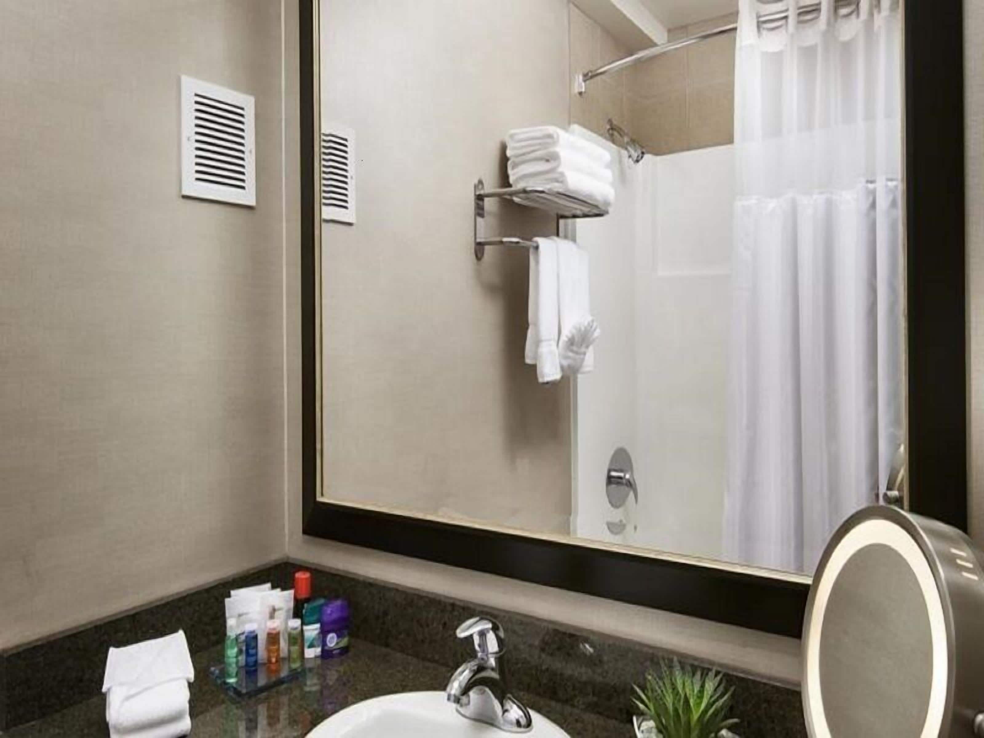 deluxe, 2 double beds accessible | bathroom | eco-friendly toiletries, hair dryer, towels
