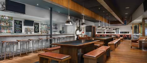 2 Restaurants, Frühstück, Mittagessen, Abendessen, Pizza