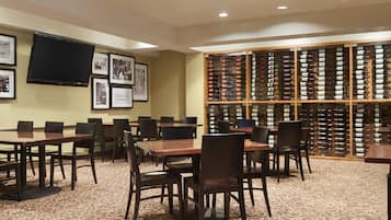 Daily buffet breakfast (USD 25 per person)