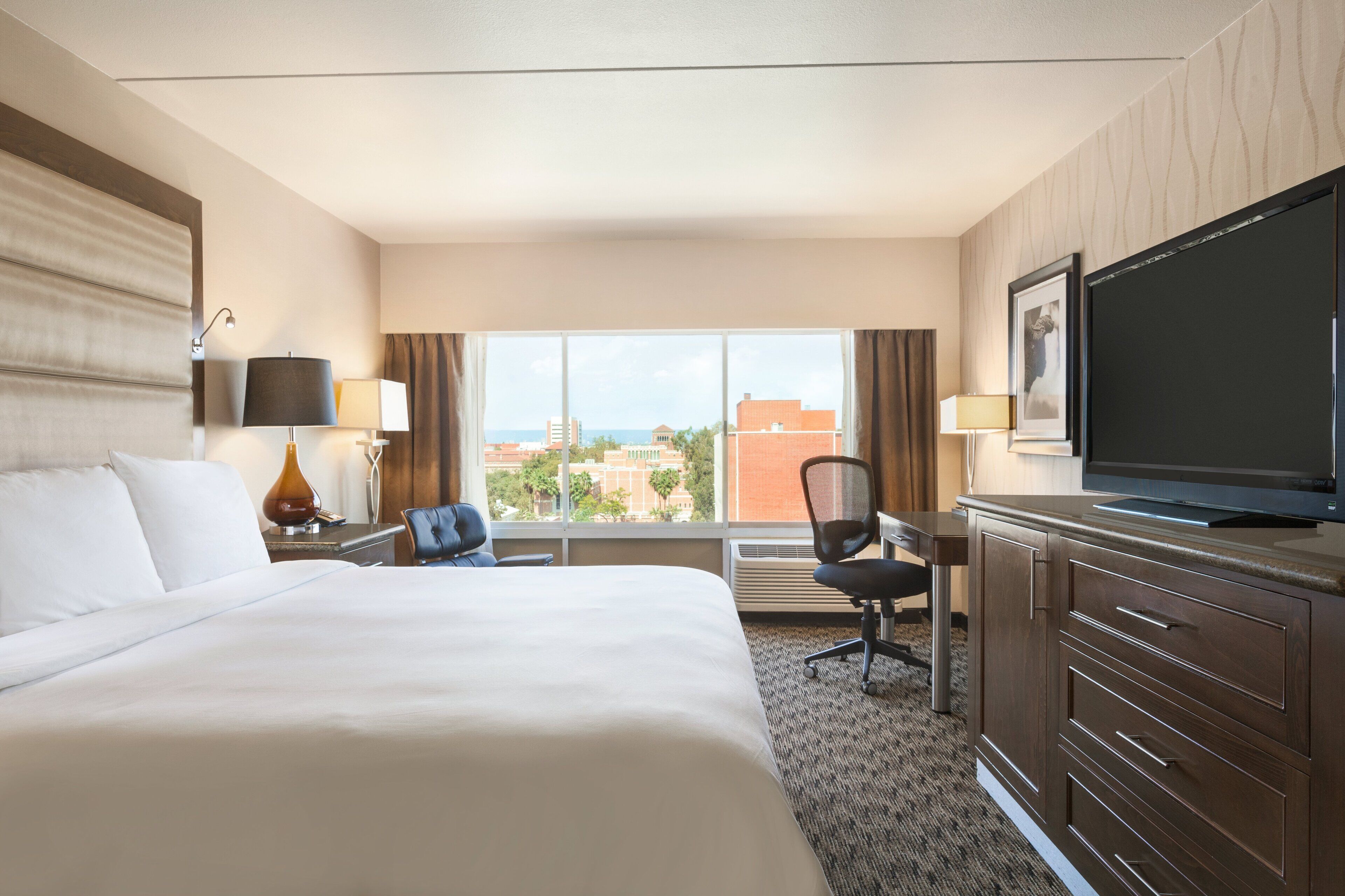 1 bedroom, premium bedding, in-room safe, desk