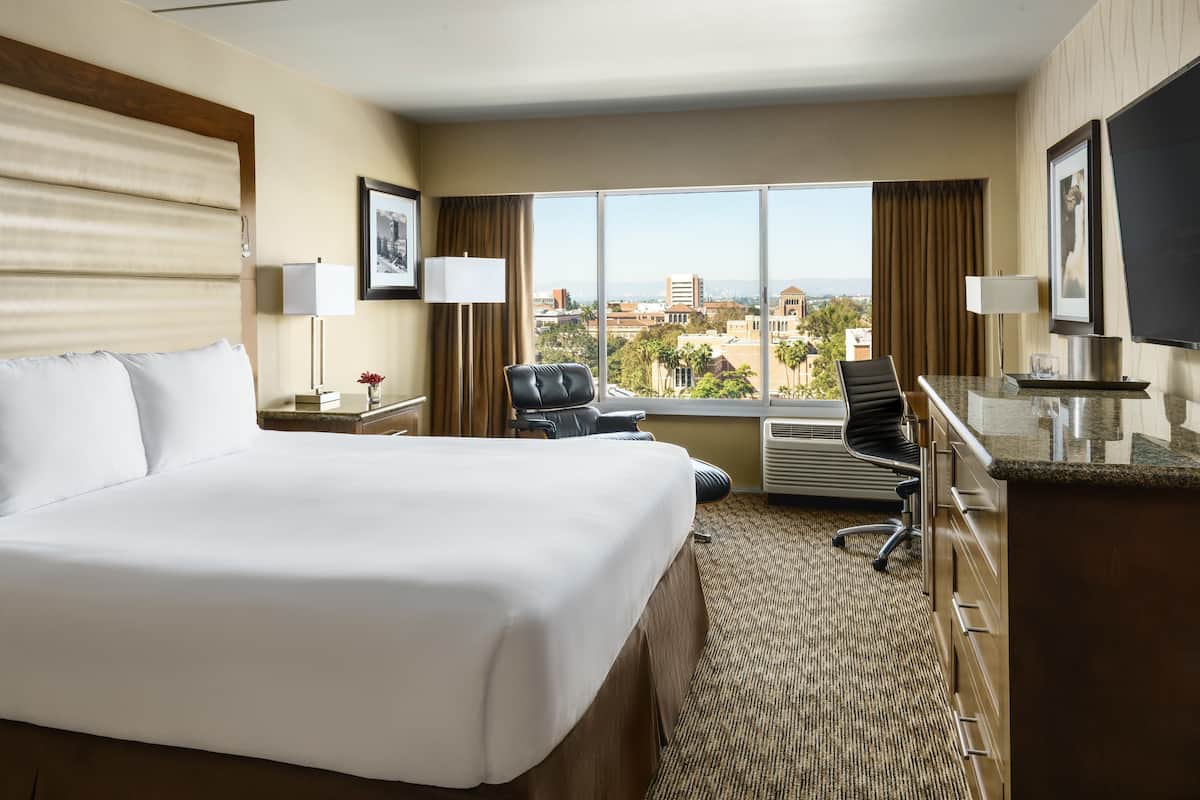 1 bedroom, premium bedding, in-room safe, desk