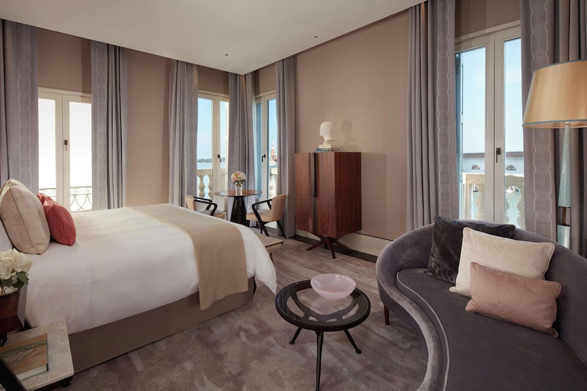 1 bedroom, Frette Italian sheets, premium bedding, down comforters